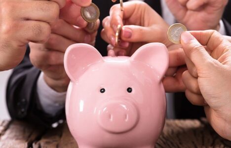 Crowdfunding in piggy bank