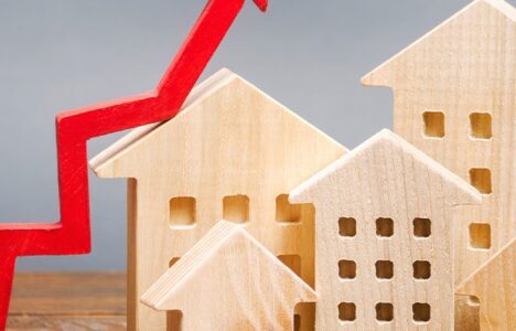 House models with up arrow to signify property market price growth