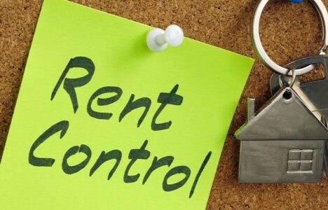 Rent control sticky note with house-shaped key ring