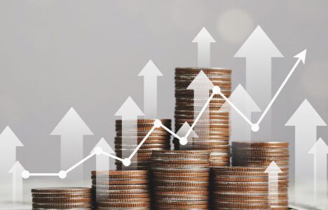 Stacks-of-coin-with-arrows-pointing-up