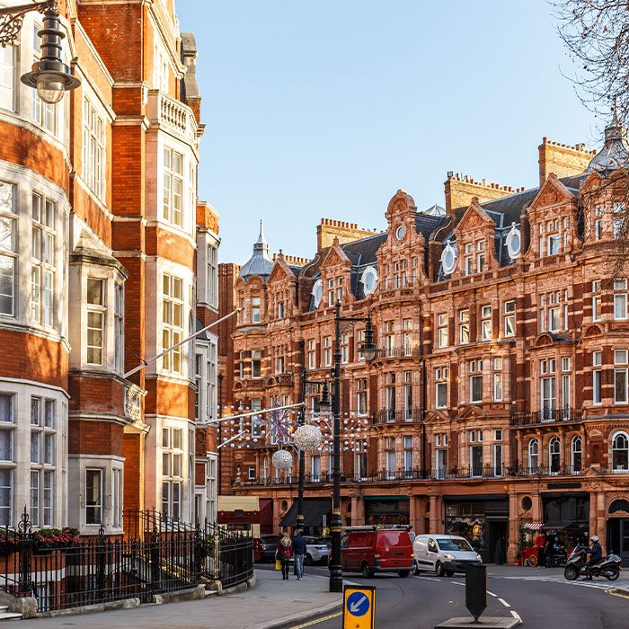 A row of terraced houses in Greenwich Bexley, that can see skyscrapers in the background.