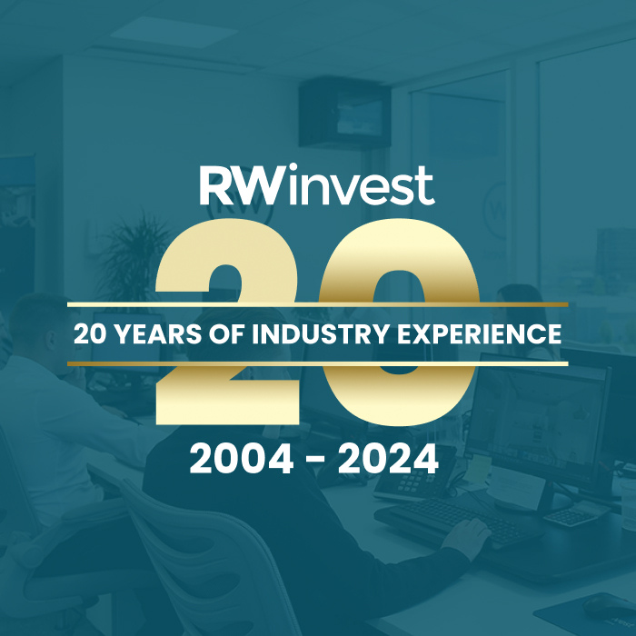 RWinvest 20 Years of Industry Experience Badge with gold writing and blue background