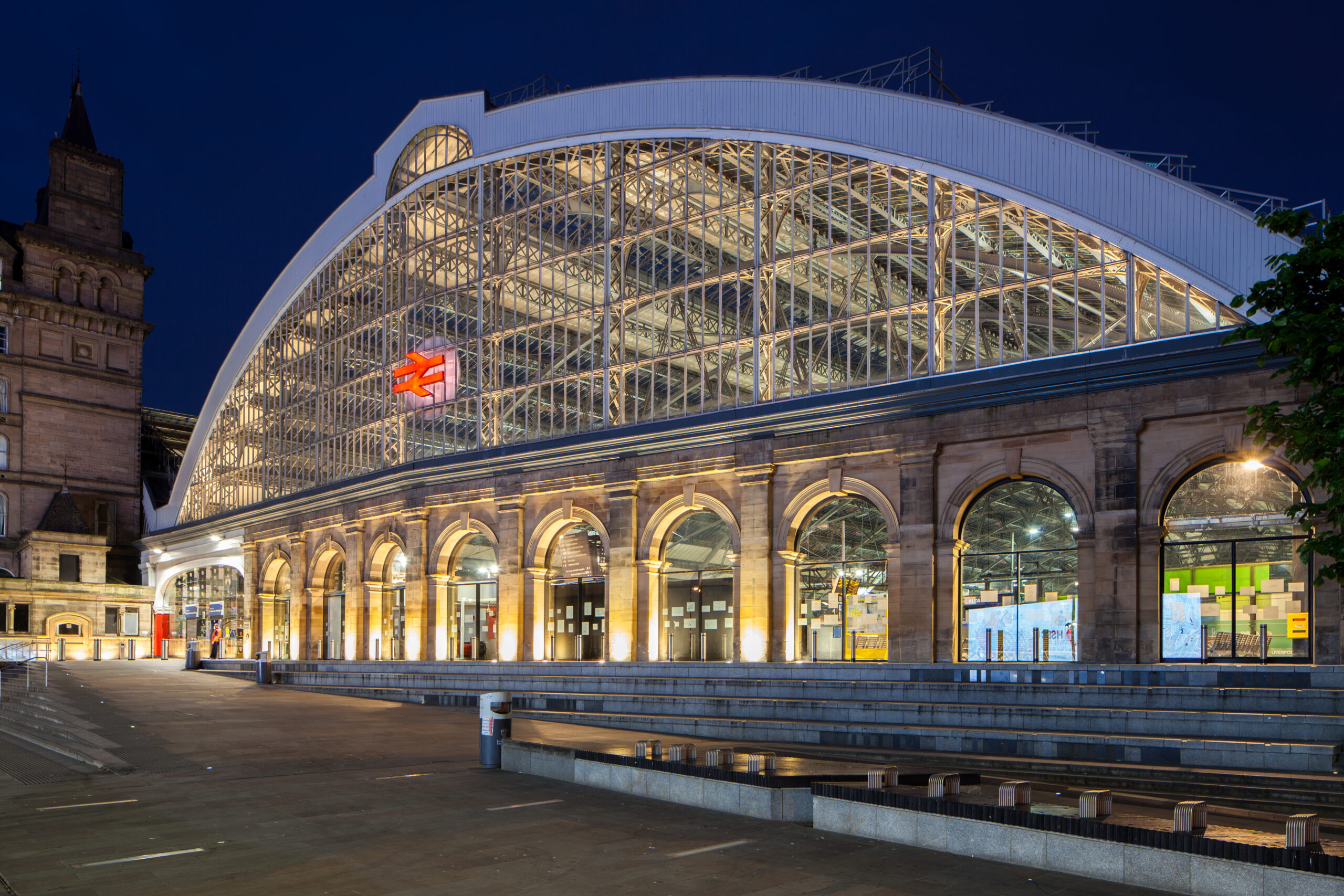 Lime street station Liverpool at nighttime